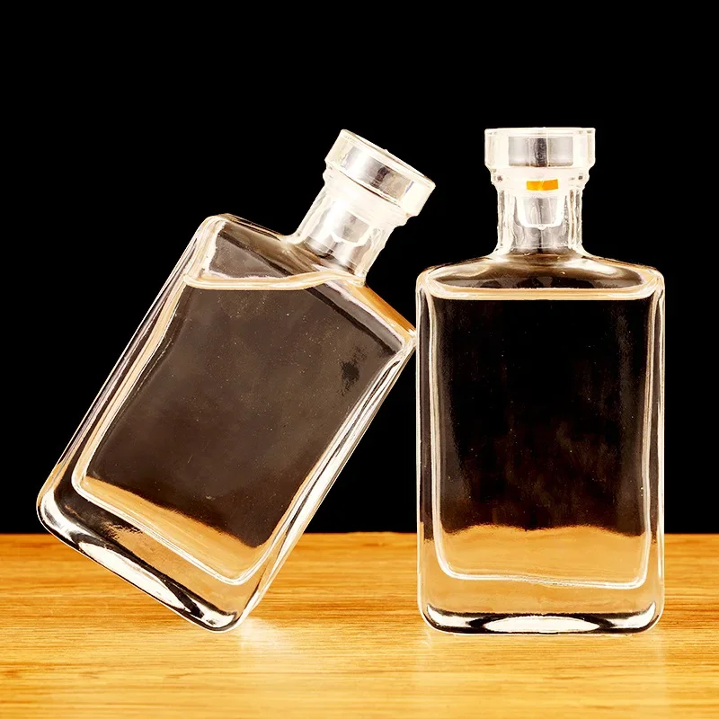 Wine Beer Liquor - Square Shaped Lead-Free Glass Whiskey Decanter,